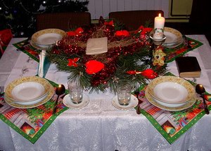 gedeckter Weihnachttisch