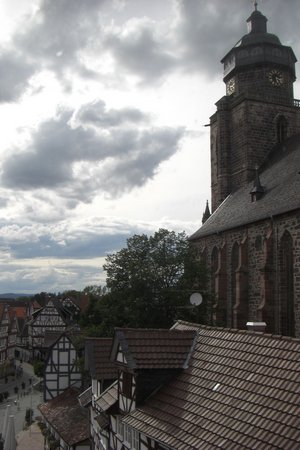 Marktplatz und Kirche