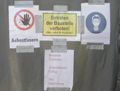 Personenschleuse mit Warnungen