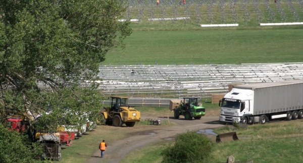 Schweres Gerät wird im FFH-Gebiet abgestellt