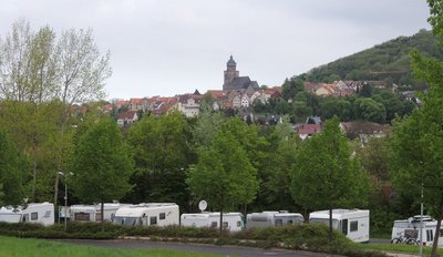 Mobilisten vor der Stadt