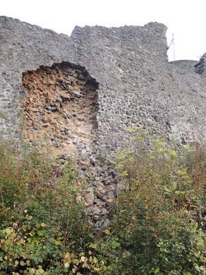 Ausbruch aus der Burgmauer